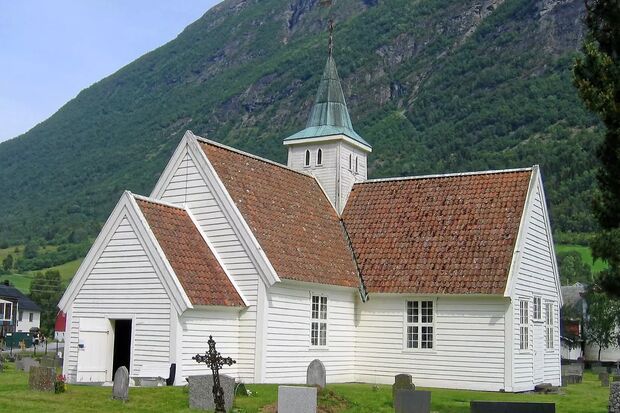 Olden gamle kirke - Bilder Olden, Norge