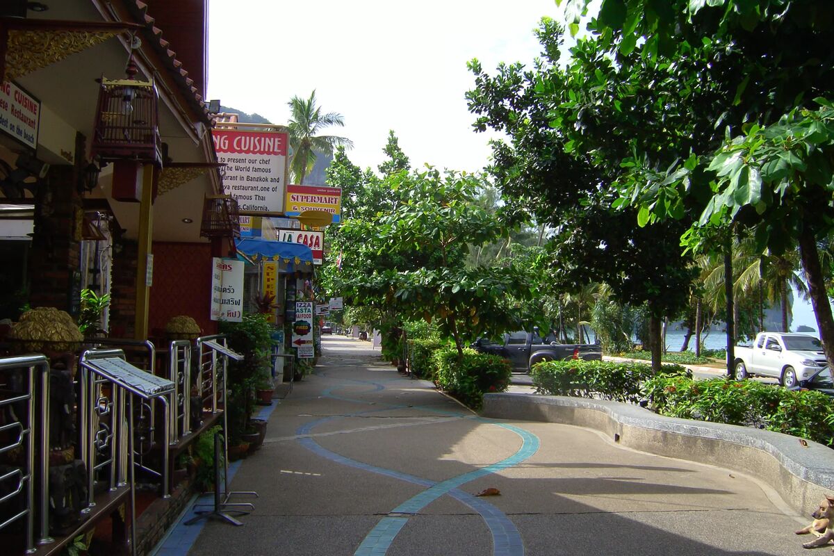 Ao nang beachroad