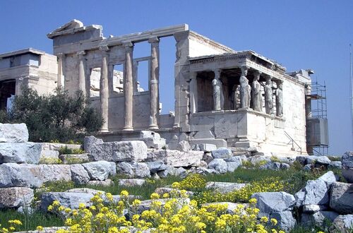 Erechtheion med kvinnostatyer...