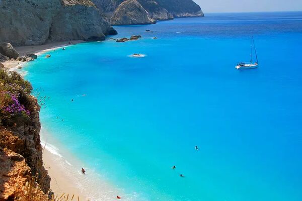 Porto katsiki er bare en av mange vakre strender på Lefkas.