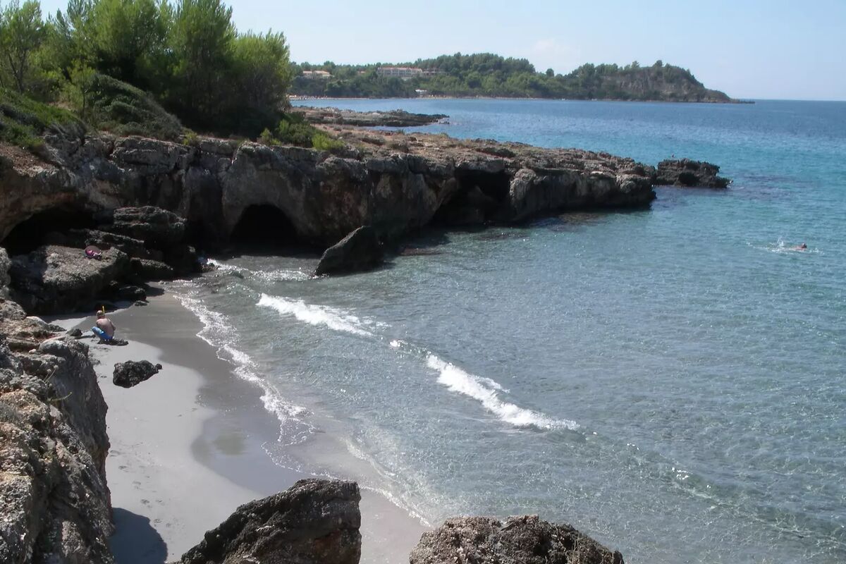 Liten strand i Amopi