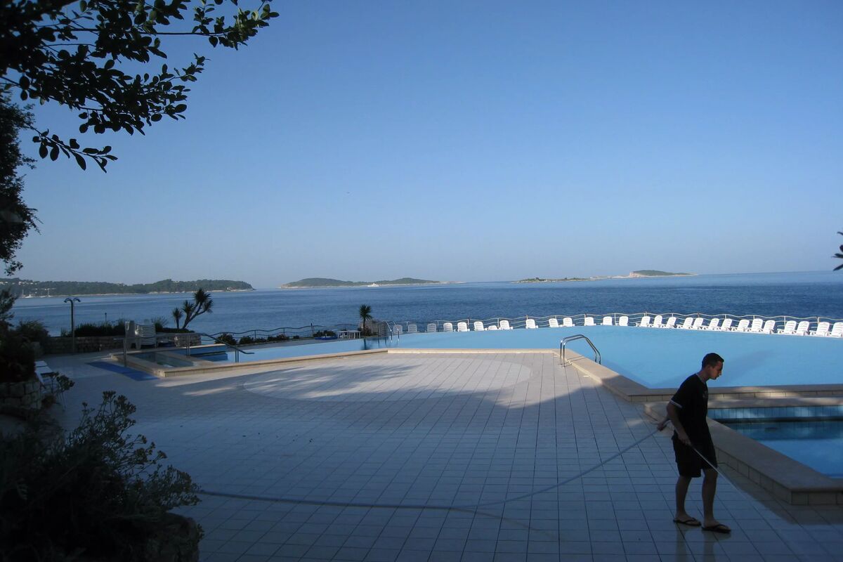 Morgon vid poolen