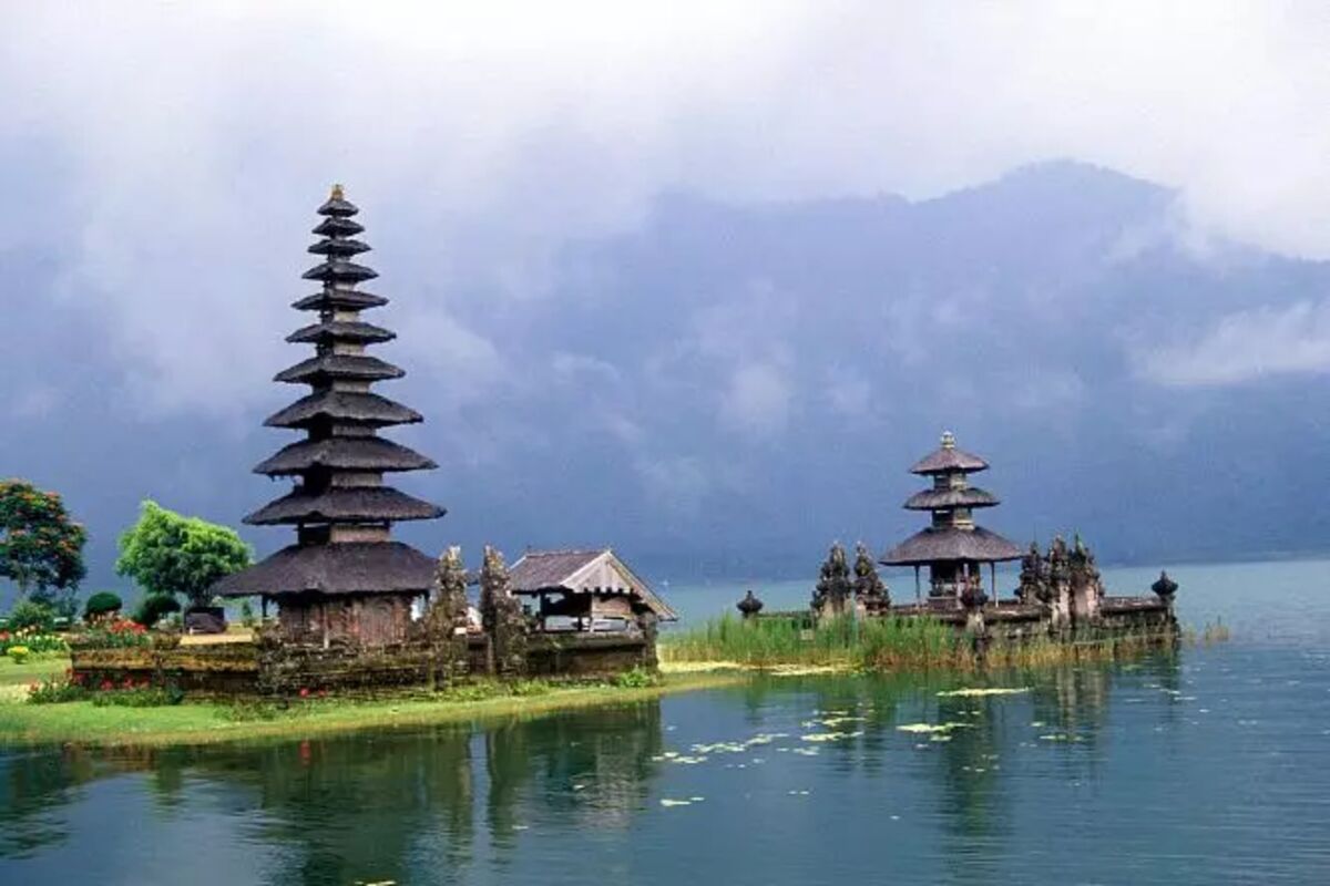 Vattentemplet, Lake Bratan