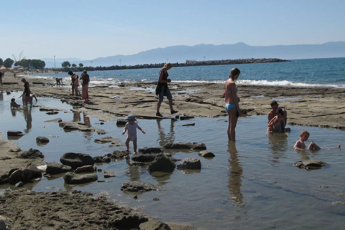 På badstranden i Agia Marina