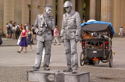 Statyer eller ?