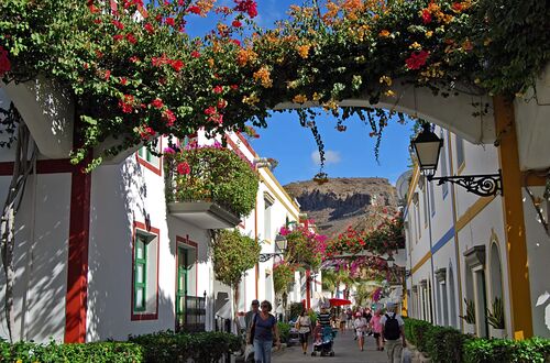 Blomsterprunkande Puerto Mogan
